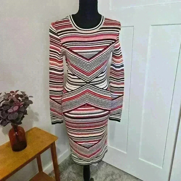 Romeo & Juliet Couture Body Hugging BodyCon Dress - Sz M - Picture 1 of 6